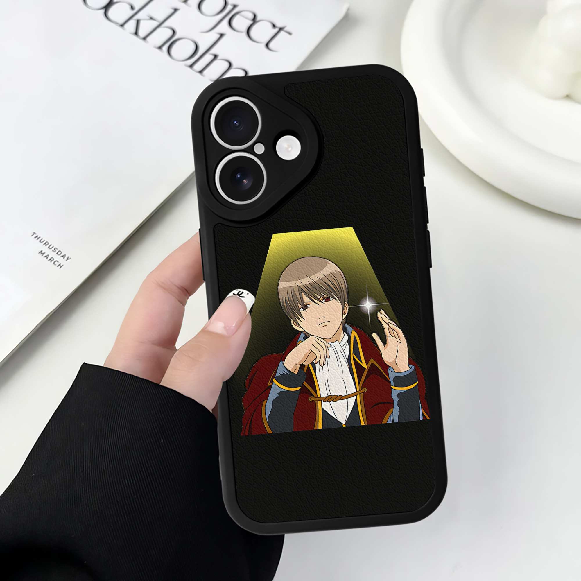 （画像用） ぎんたま 坂田銀時（さかたぎんとき） 神楽 志村新八（しむら しんぱち） GINTAMA Sakata Gintoki Kagura Shimura Shinpachi 【iPhone 16シリーズ対応】シリコンスマホケース（レザー調） 材質：シリコン